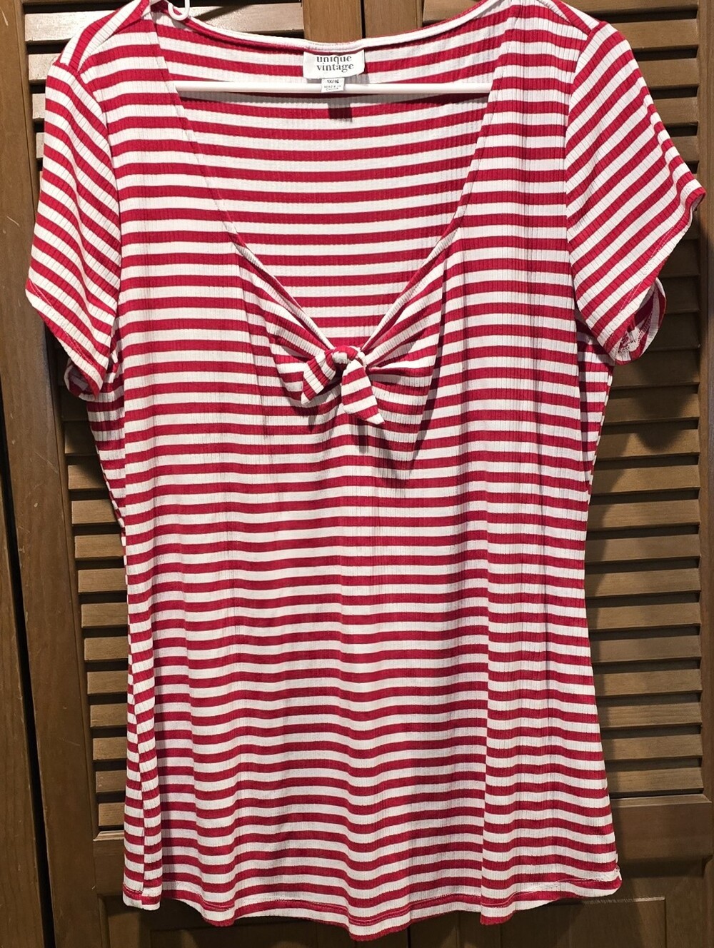 Unique Vintage Havana Style Red & White Retro Top